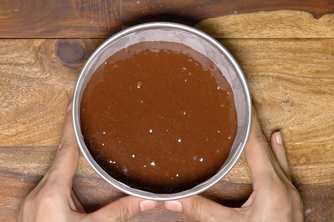 pouring batter to pan to make eggless chocolate cake