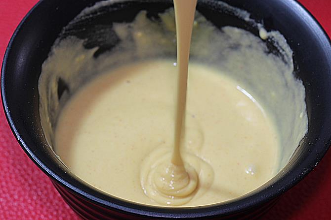 Make a thick and smooth batter