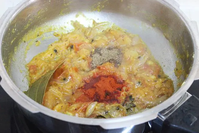 addition of chili powder to the onion mixture for tomato rice bath recipe
