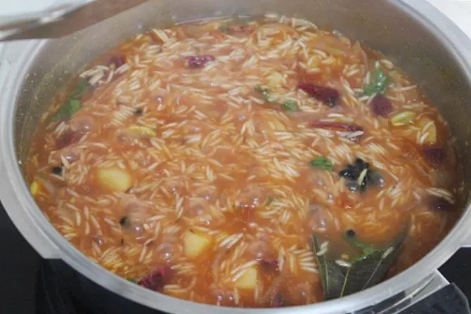 rice in cooker with veggies