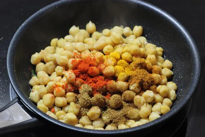 addition of chickpeas, spice powder for dry chana recipe