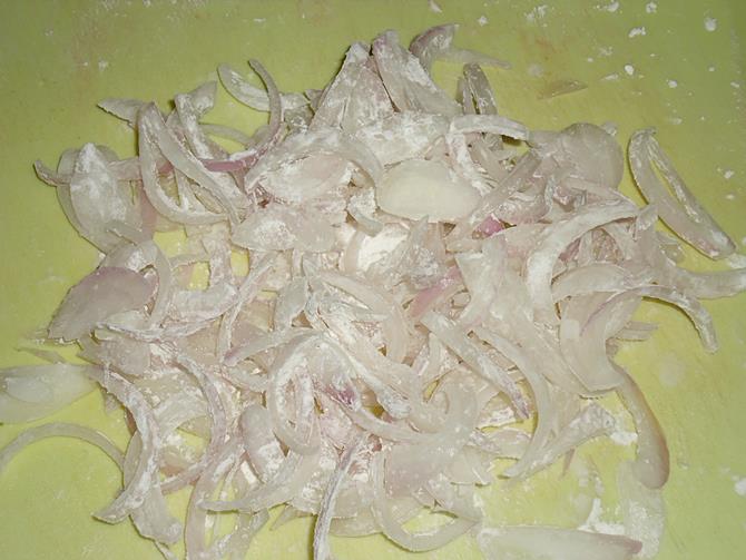 add flour to make fried onions for biryani