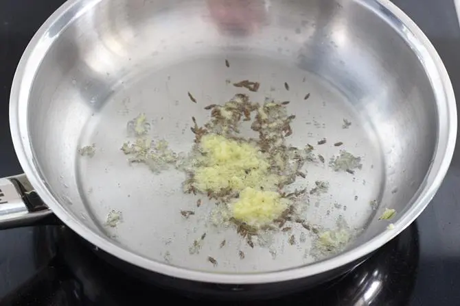 add cumin and ginger to hot oil