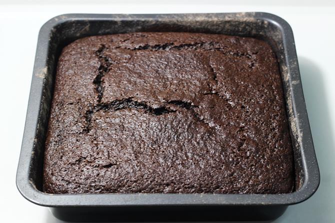 cool the eggless chocolate banana cake