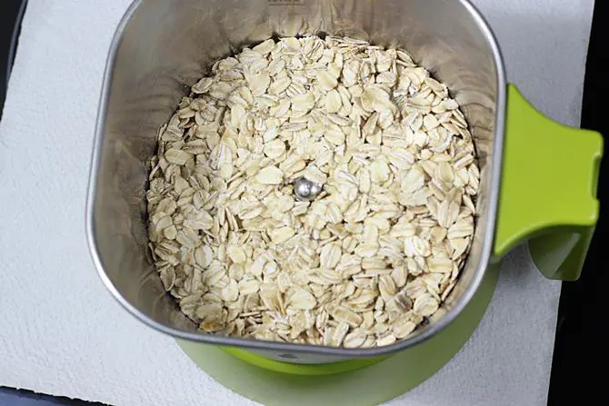 rolled oats in a blender
