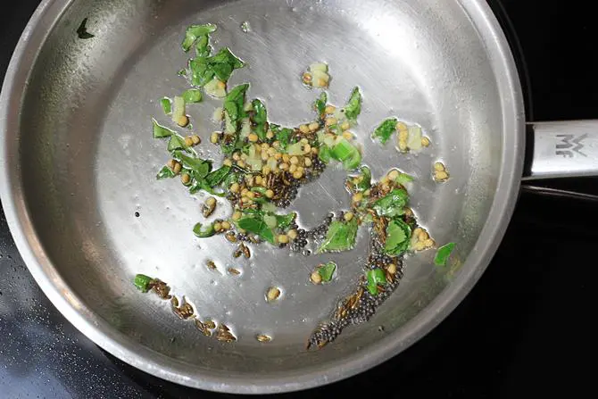 tempering spices chili ginger for oats idli