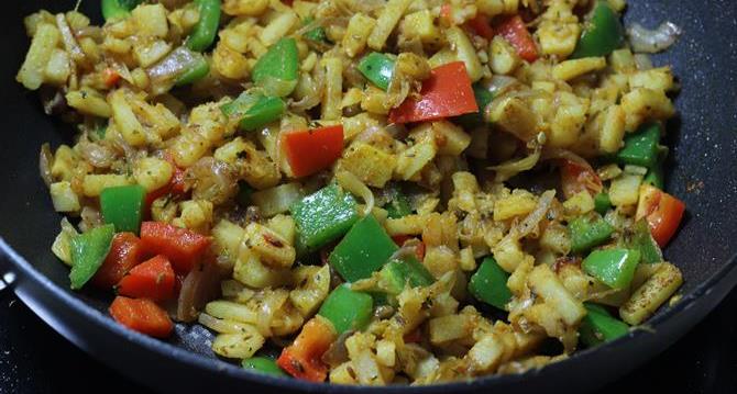 garnish aloo capsicum