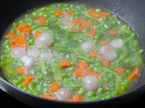 addition of water to cook veggies for bisibelebath recipe