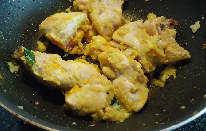 frying chicken with turmeric in oil for chicken varuval recipe