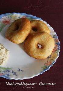 garelu recipe, andhra minapa garelu