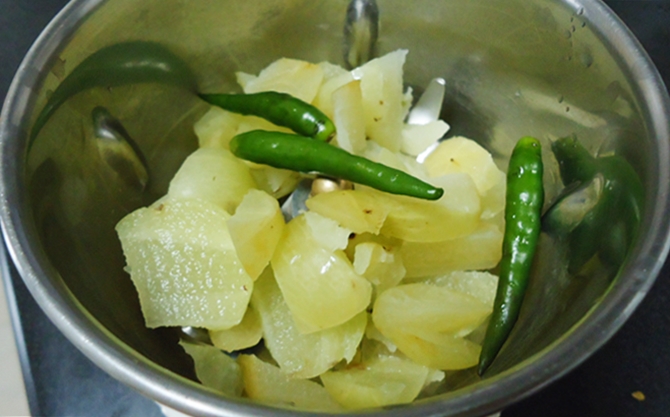 add usirikaya for amla rice