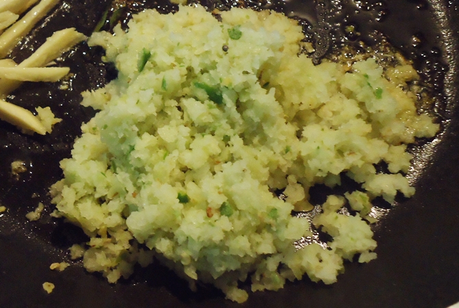 frying usirikaya for amla rice