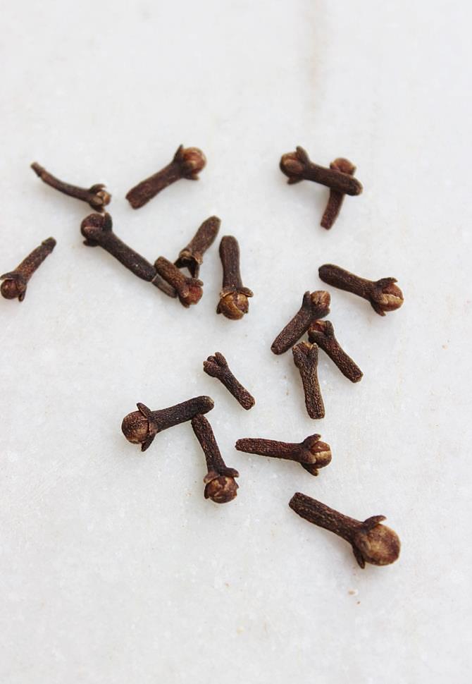 cleaned spices cloves or lavang