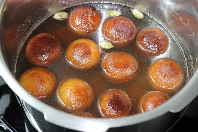 dunk gulab jamuns in sugar syrup