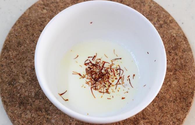 saffron soaked in milk for kashmiri pulao recipe