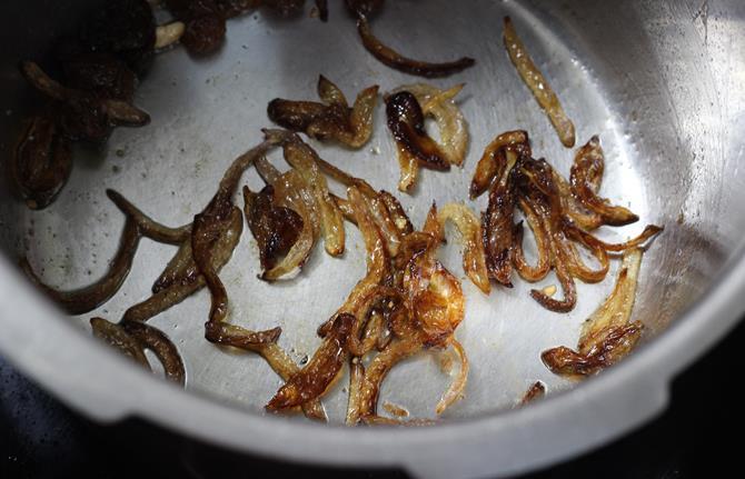 fried onions to garnish for kashmiri pulao recipe
