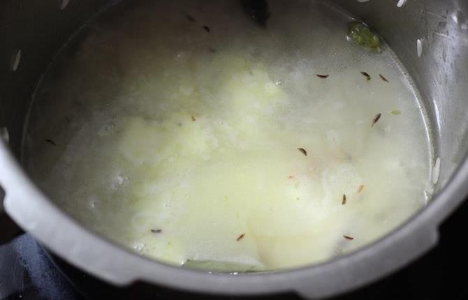 cooking rice on a low flame to make kashmiri pulao