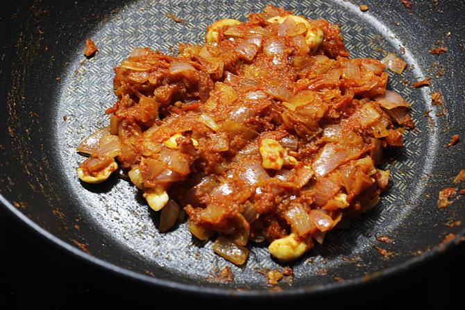 frying masala to make chicken butter masala