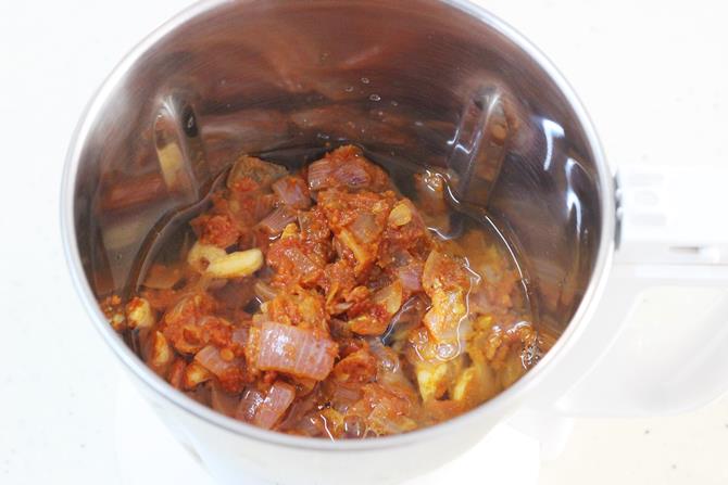 blending onion tomato for chicken butter masala recipe
