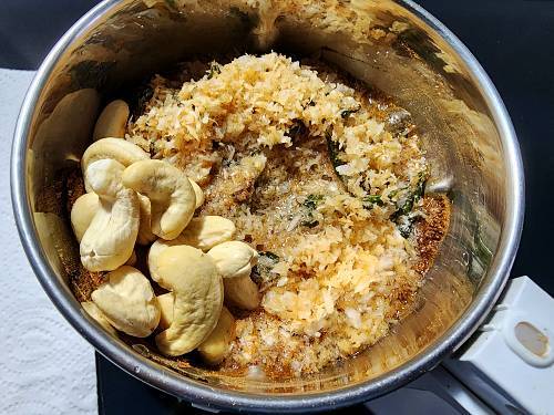 making coconut paste for chettinad chicken curry