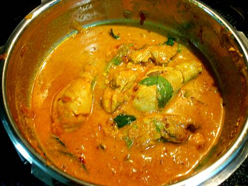 cooking chettinad chicken gravy in a  pan