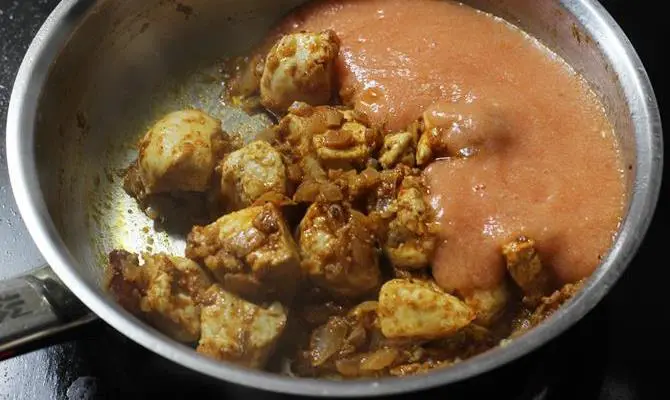 addition of tomato puree to make chicken karahi recipe