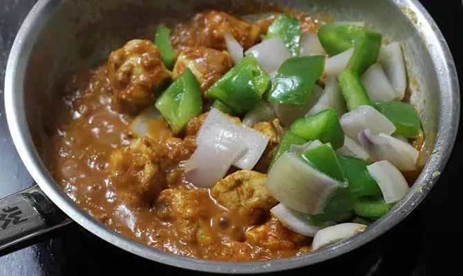 addition of fried onions capsicum to make chicken karahi recipe