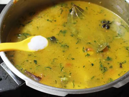 pour water to make chicken pulao