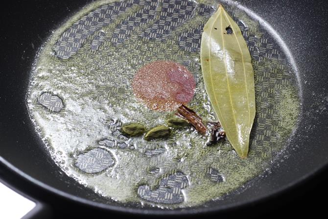 saute spices for indian chicken butter masala