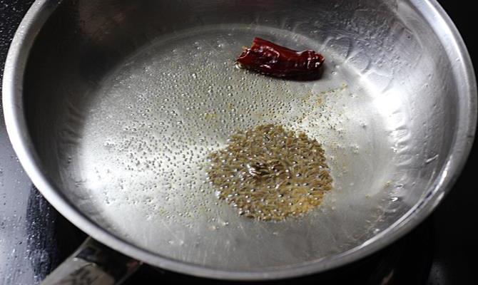 saute cumin red chili to make kadai chicken recipe