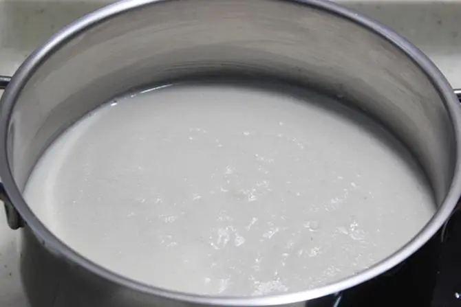 mixing batter with rava to make soft idli recipe