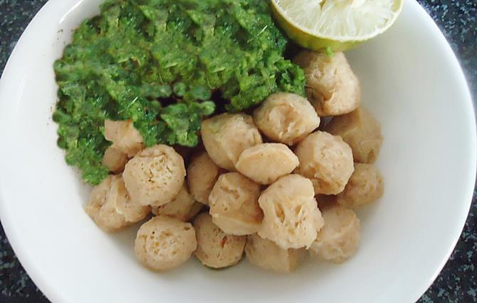 marinate chunks to make soya chunks biryani recipe step 3