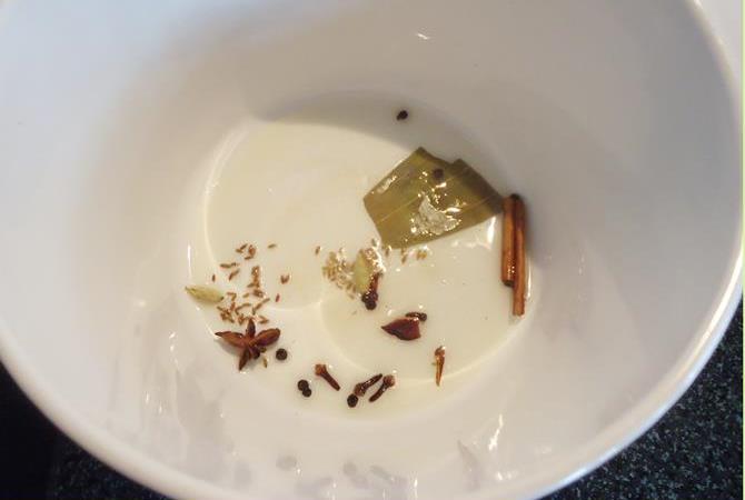 frying spices for mushroom kurma