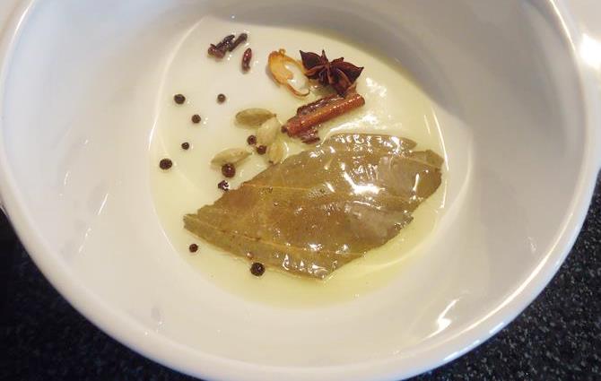 frying dry spices in oil for soya chunks biryani recipe