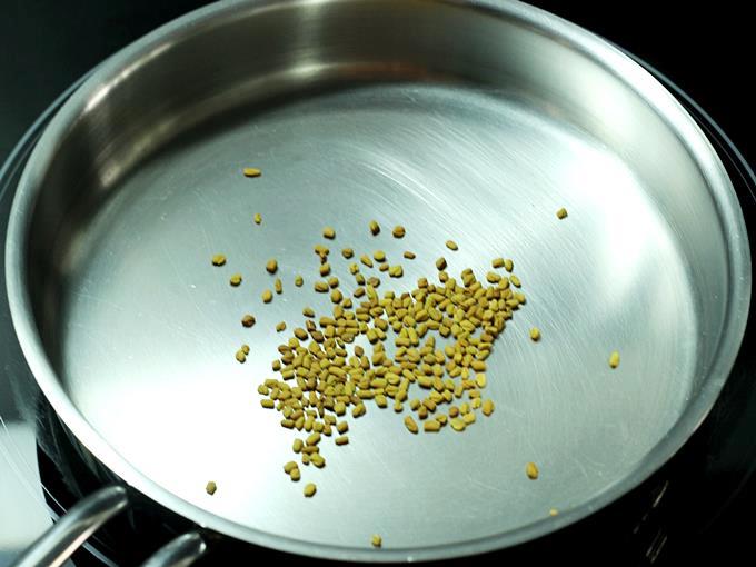 methi seeds turn golden for rasam powder