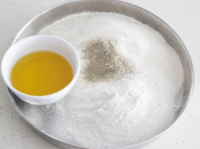 powdered dal and seived to make sunnundalu recipe with sugar