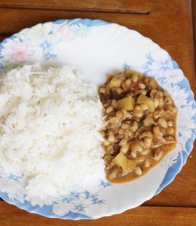 serve lobia curry with rice
