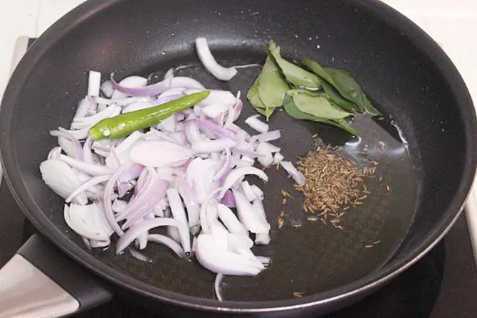tempering with curry leaves spices to make soya chunks fry recipe
