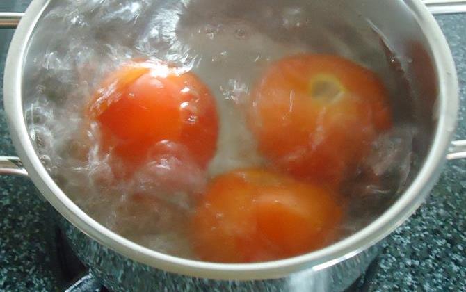 boil veggies in a pot to make tomato curry recipe