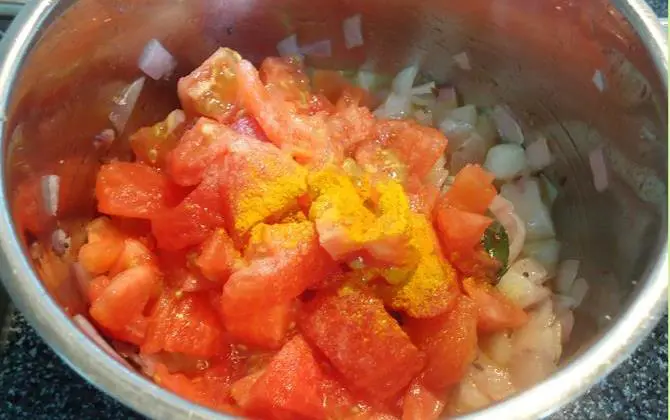 addition of tomatoes turmeric for tomato curry recipe