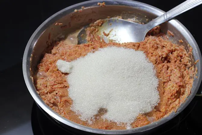 addition of sugar for carrot halwa