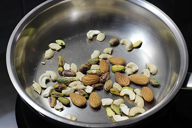 dry roasting nuts for carrot halwa