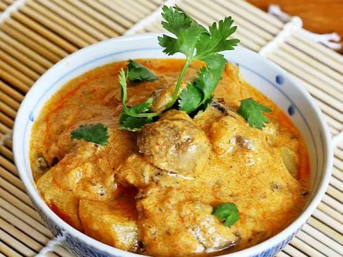 Aloo Mushroom Curry Recipe |  Potato Mushroom Gravy