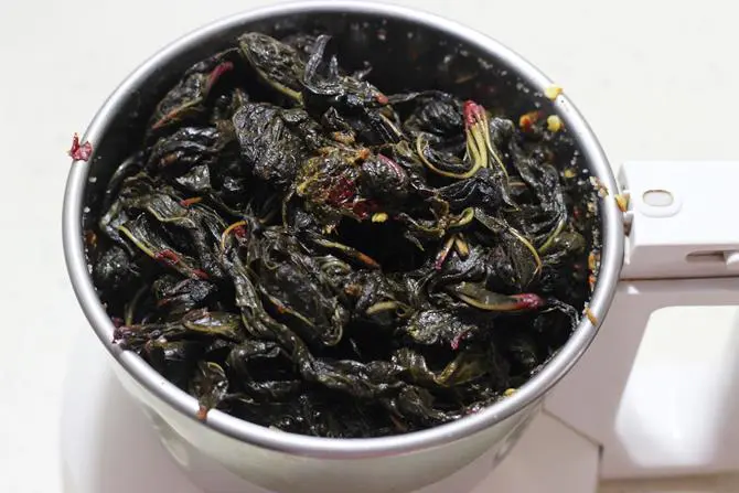 addition of sorrel leaves to blend to make gongura pachadi