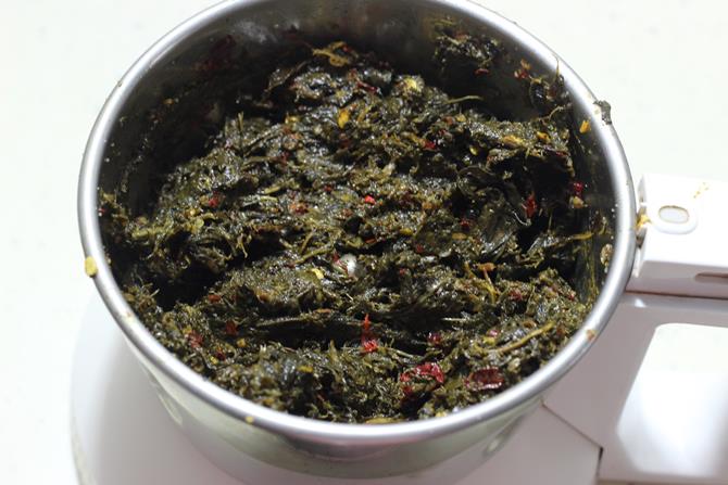 tempering blended mixture to make gongura chutney