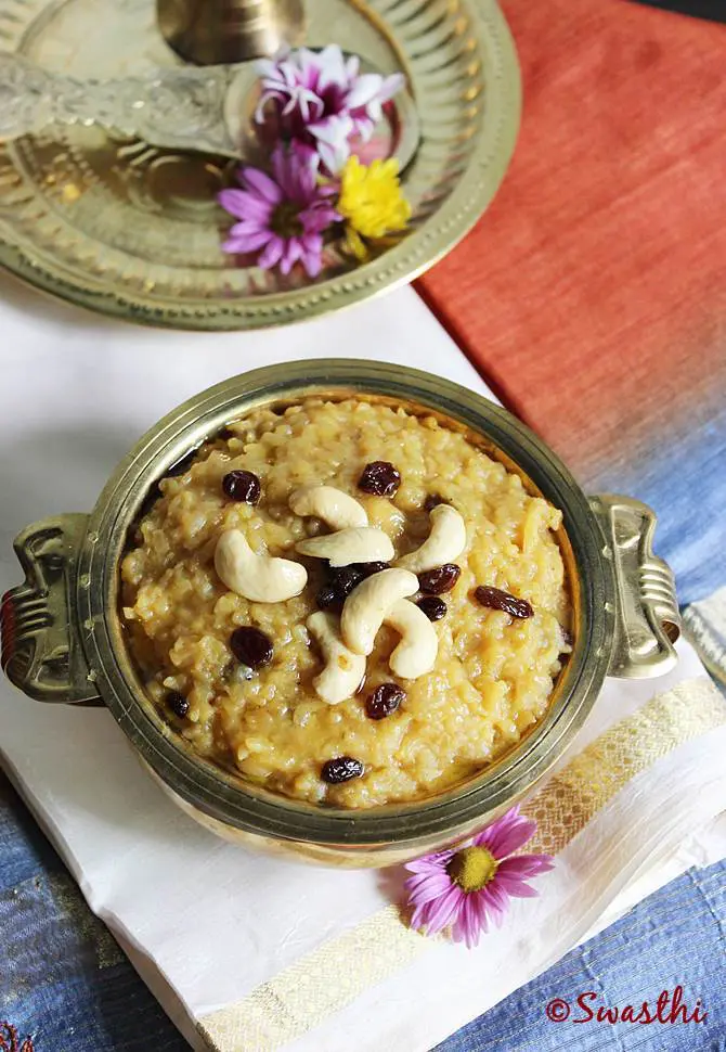 garnished sweet pongal or chakkara pongali