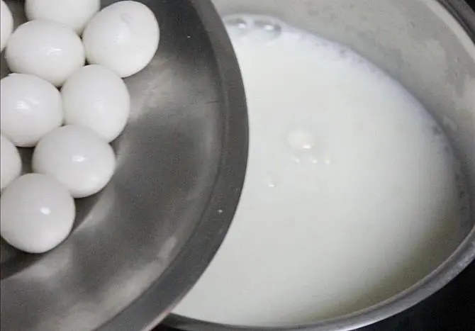add balls to milk for paala undrallu