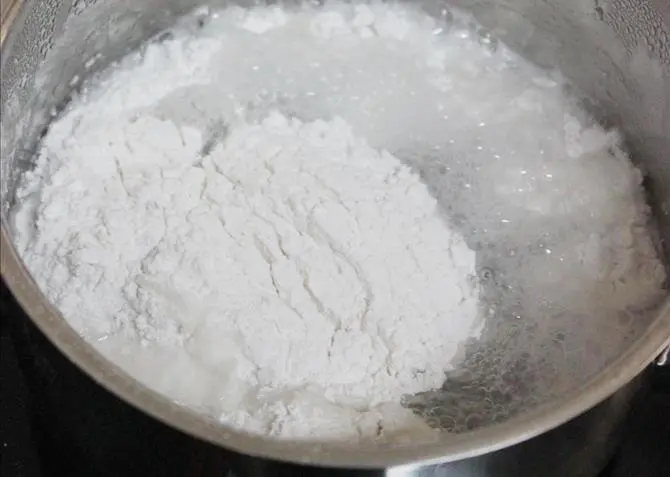 add rice flour to water for undrallu