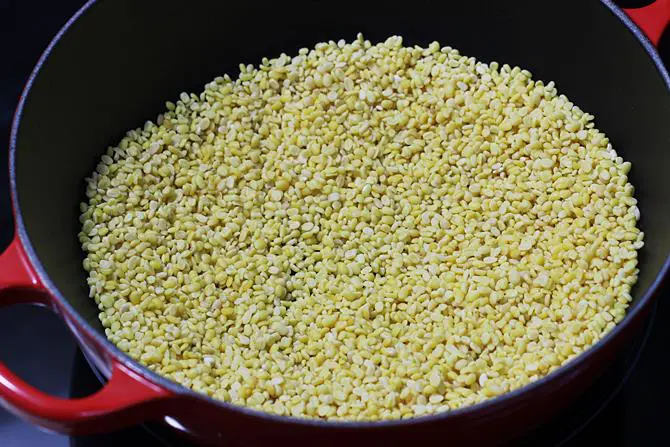 dry roast lentils in moong dal ladoo recipe