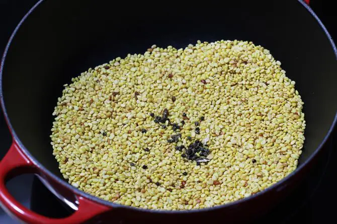 addition of elaichi in moong dal ladoo recipe